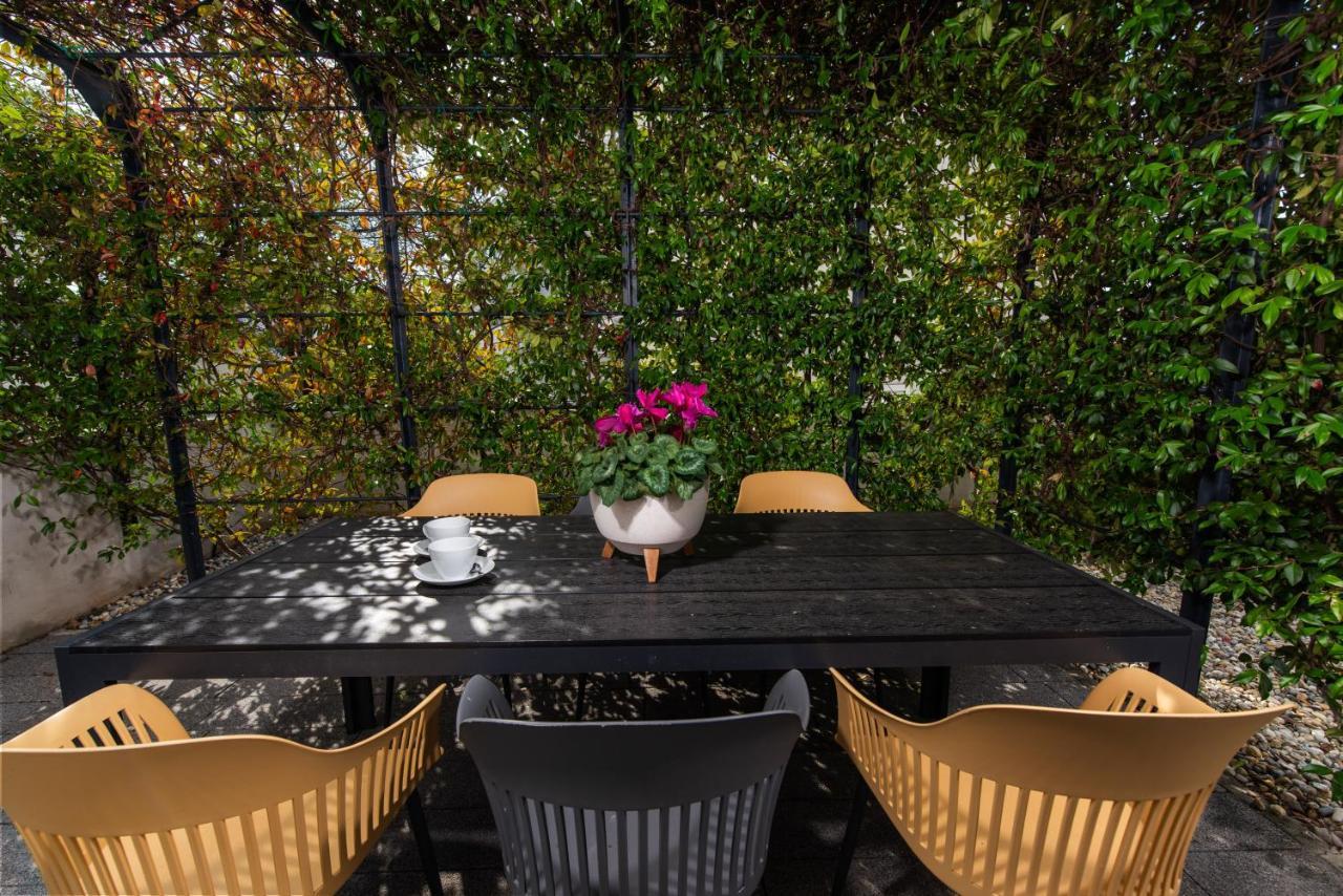 Apart Residence Galant Rovigno Esterno foto