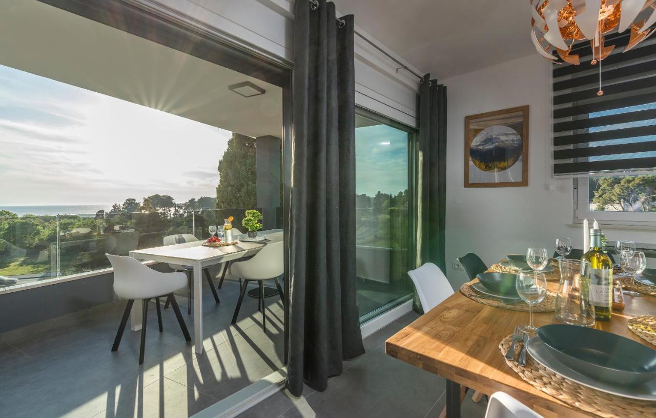 Apart Residence Galant Rovigno Esterno foto