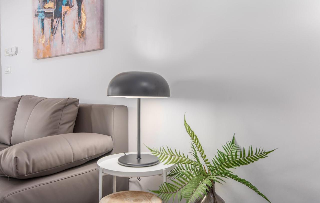 Apart Residence Galant Rovigno Esterno foto