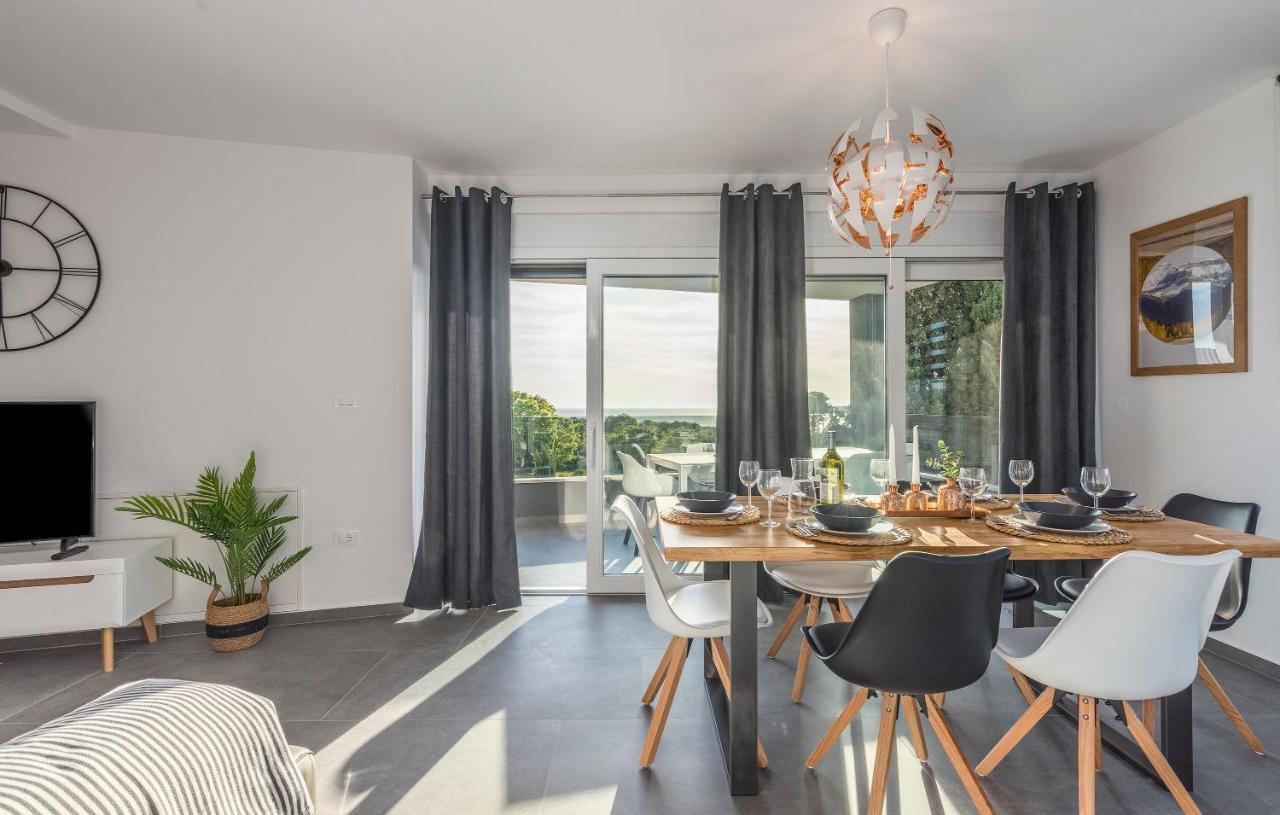 Apart Residence Galant Rovigno Esterno foto