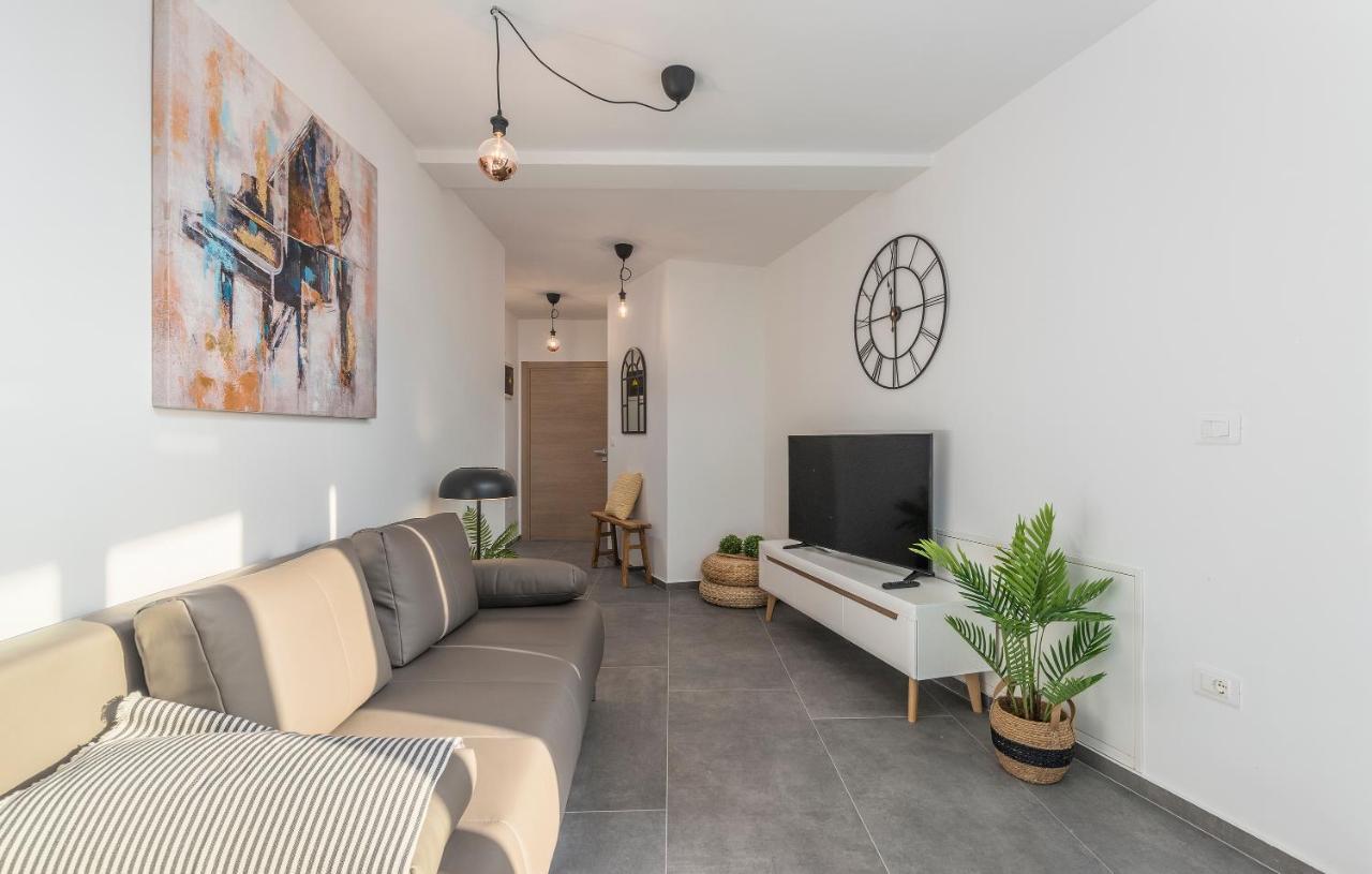 Apart Residence Galant Rovigno Esterno foto